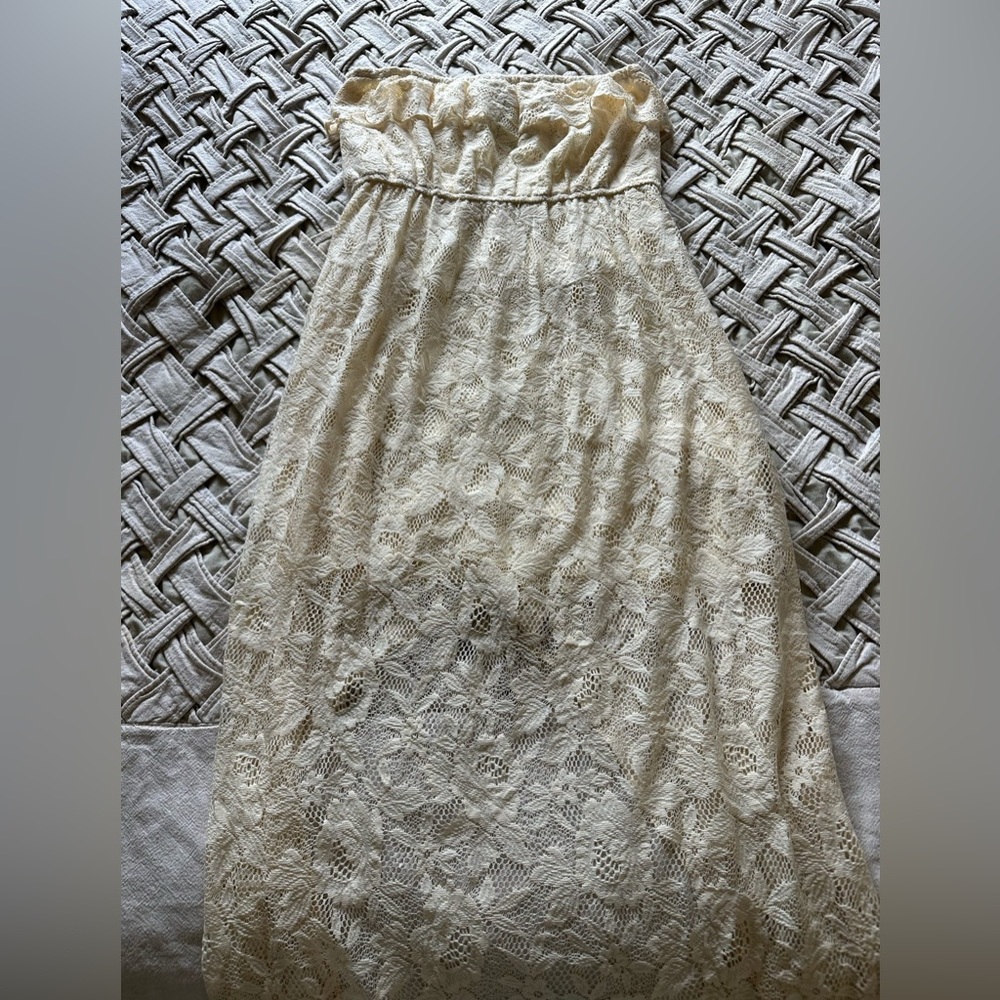 Creme lace strapless long women’s dress. Size M